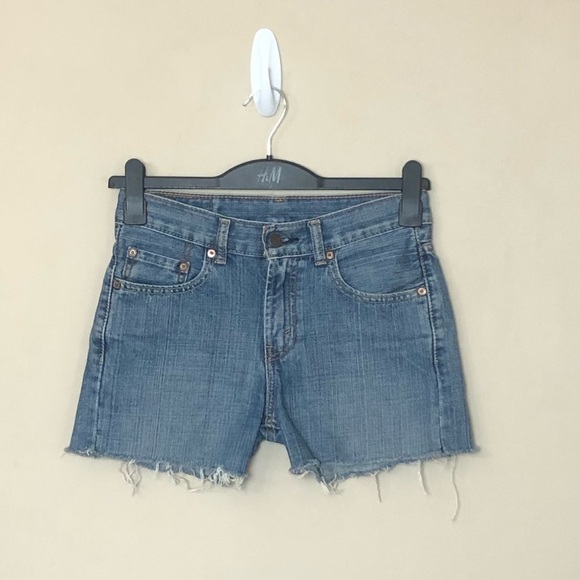 Levi's Pants - Levi’s 550 Size 26W Relax Fit Women’s Cutoff Shorts Denim Raw Hem